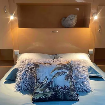 شقة Ruim Duplexappartement Met Groot Terras *